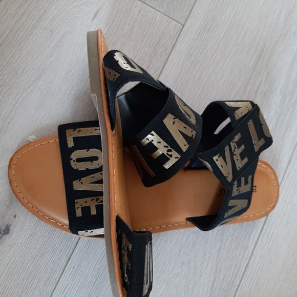 Flat sandals - Picture 2 of 2